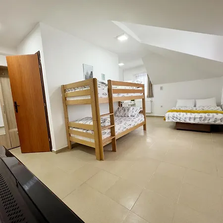 Aurora Kopaonik, 50m Od Gondole Apartment Brzece