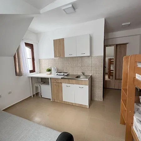 Aurora , 50m Od Gondole * Brzeće